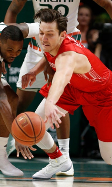 Walker scores 26 to lead No. 10 Miami past Boston U 69-54 (Dec 05, 2017)
